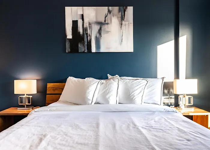 Le Saphir, Chic En Ville, Spacieux Condo 2 Chambres